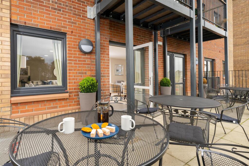 Riverwood Communal Patio Area.jpg