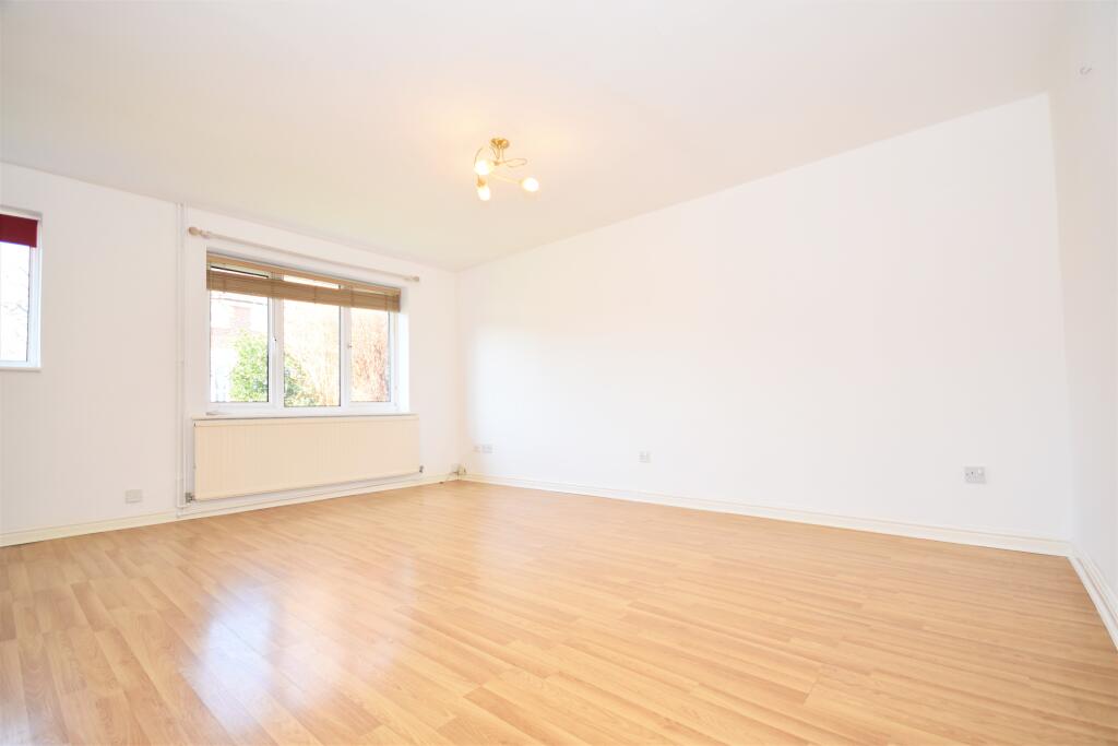 Living room1.JPG