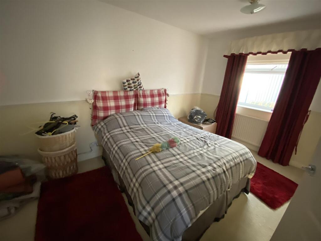 Bedroom no.1 rear double: