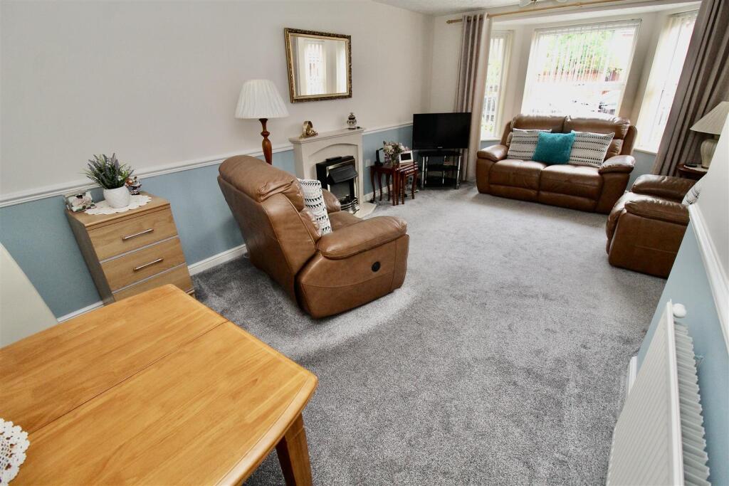 Lounge/Dining Room