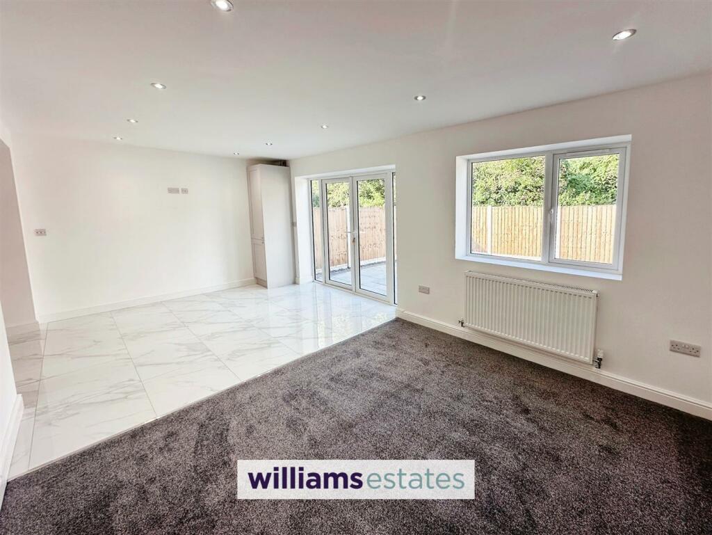 Living/Dining Area