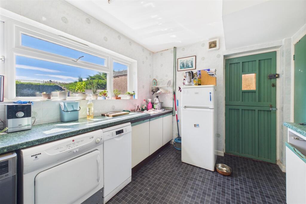 44 Hillcrest Road, Nailsea, North Somerset BS48 2J