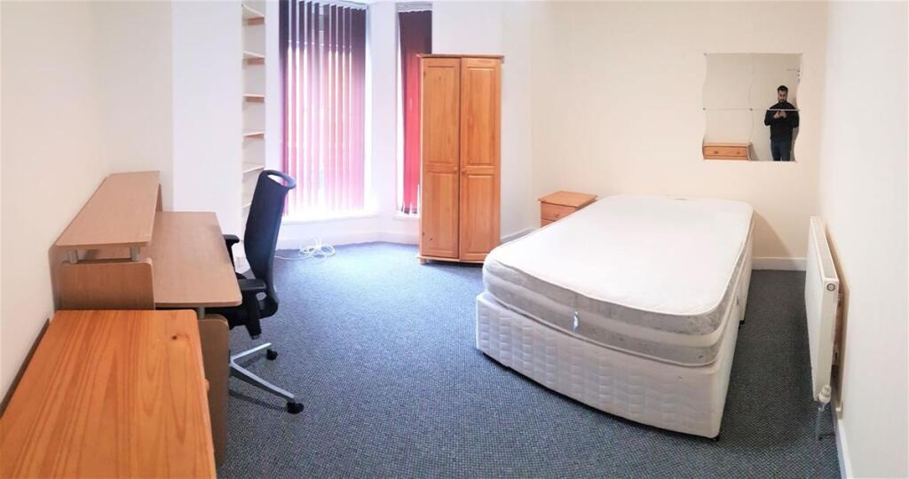 Bright, simply furnished double bedroom with a ...