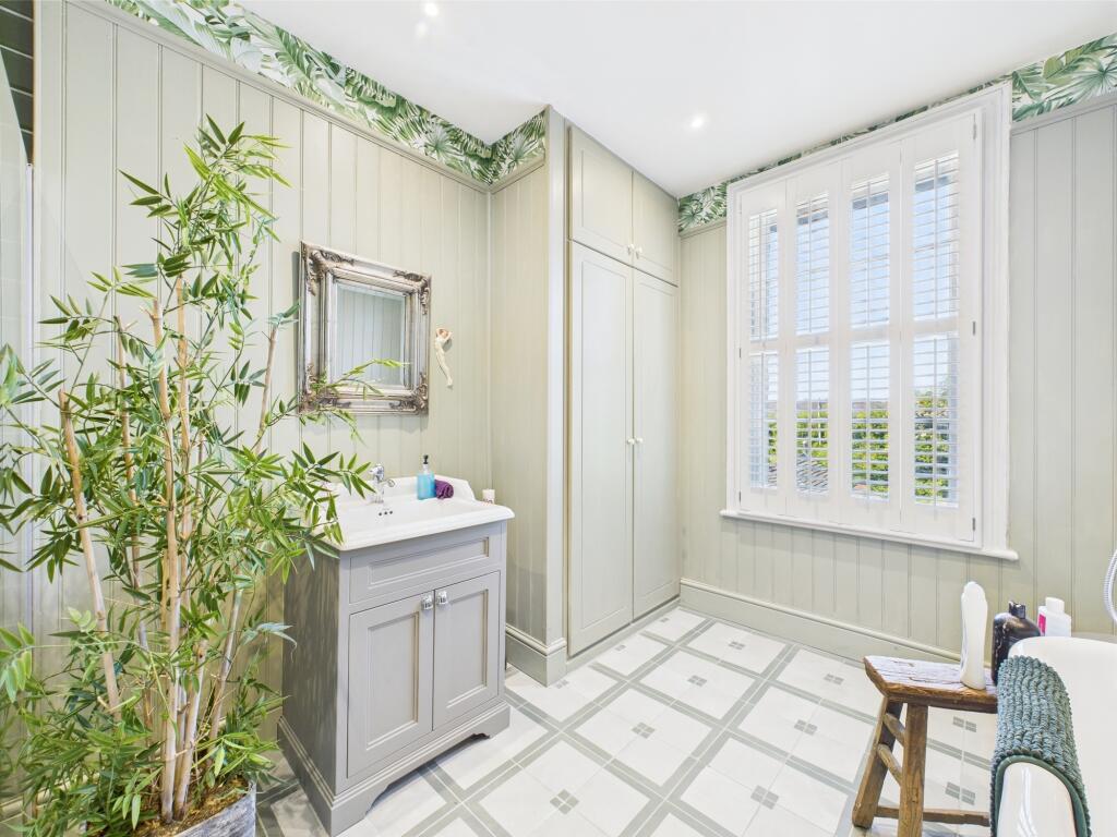 bath &amp; shower room