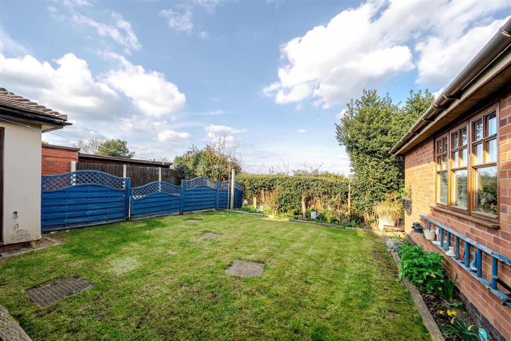 13 Carts Lane, Grendon