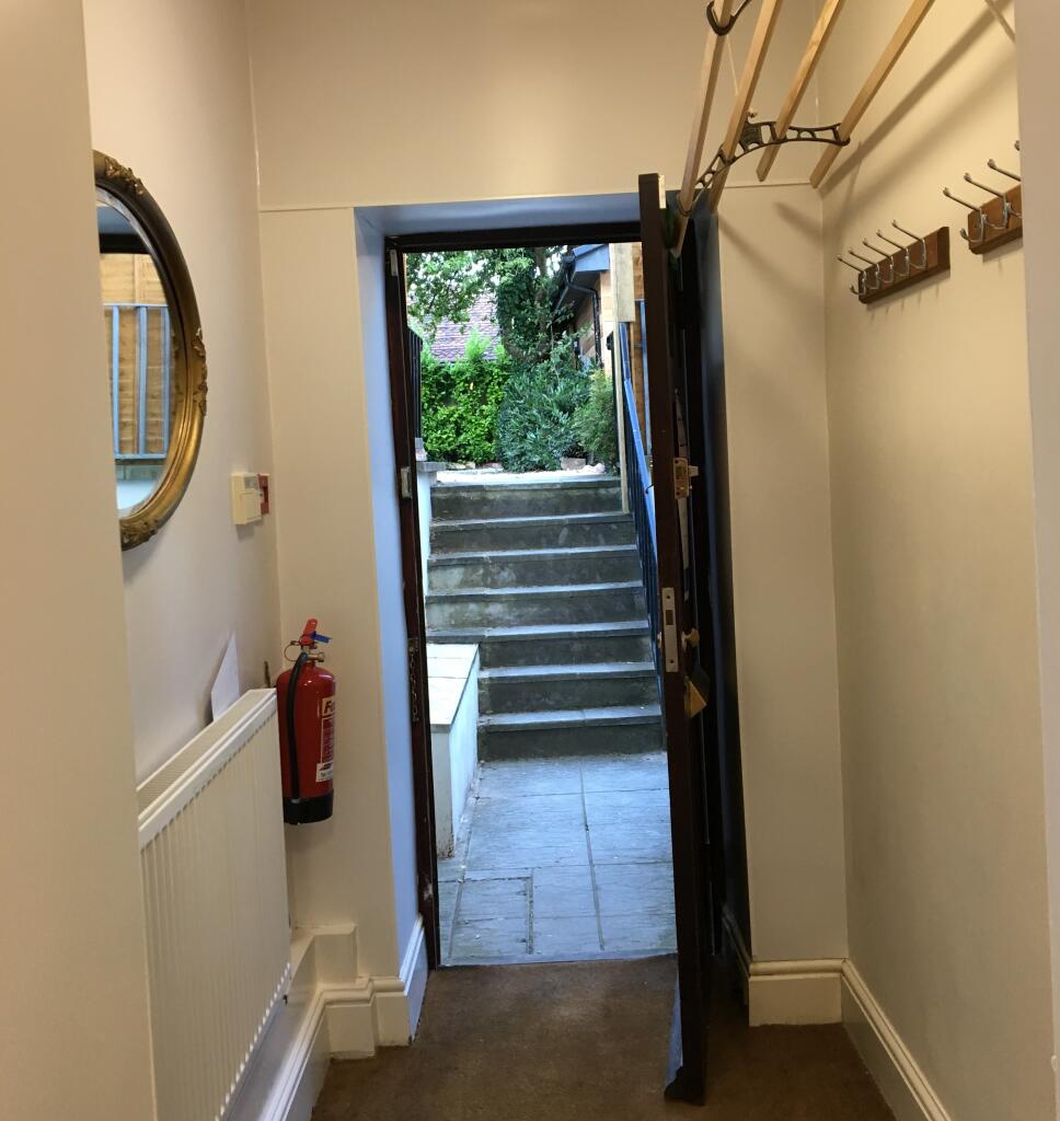 hallway to garden.jp