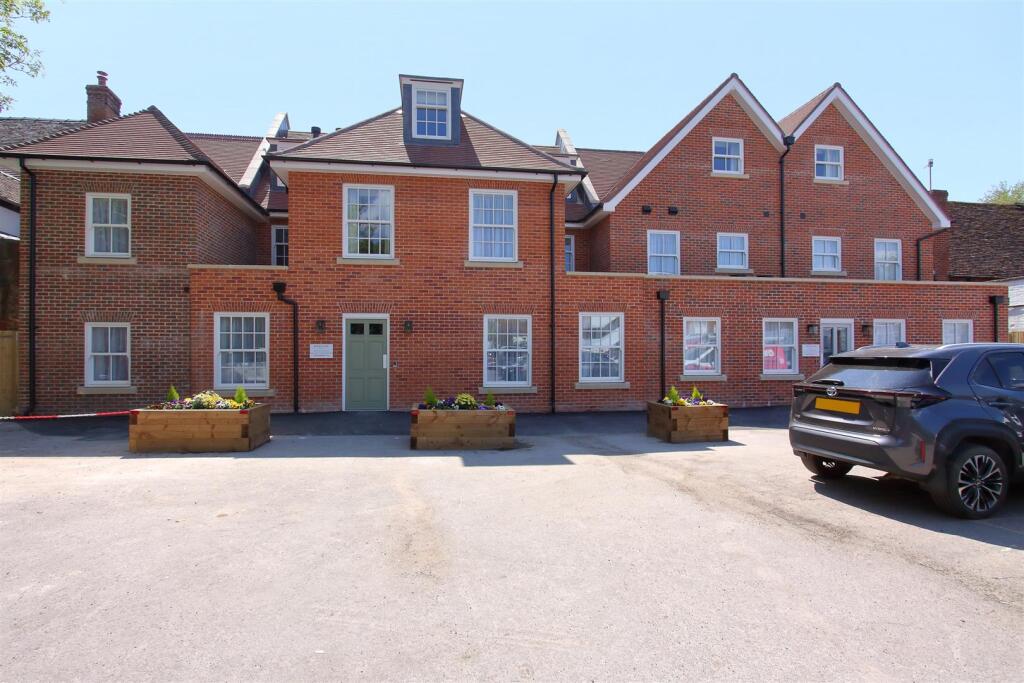 white hart apartments ph1.JPG