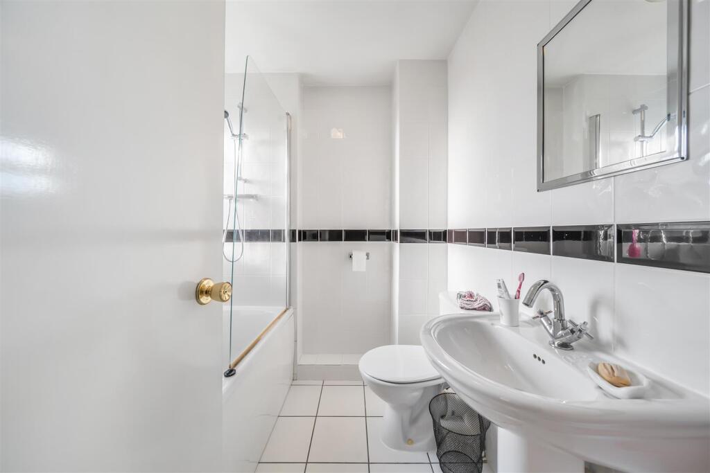 Family Bathroom: