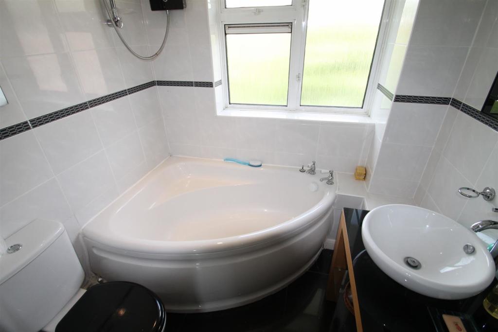 Bathroom.JPG