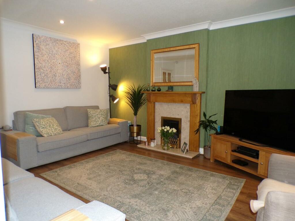 WentworthCourt2lnge1.JPG