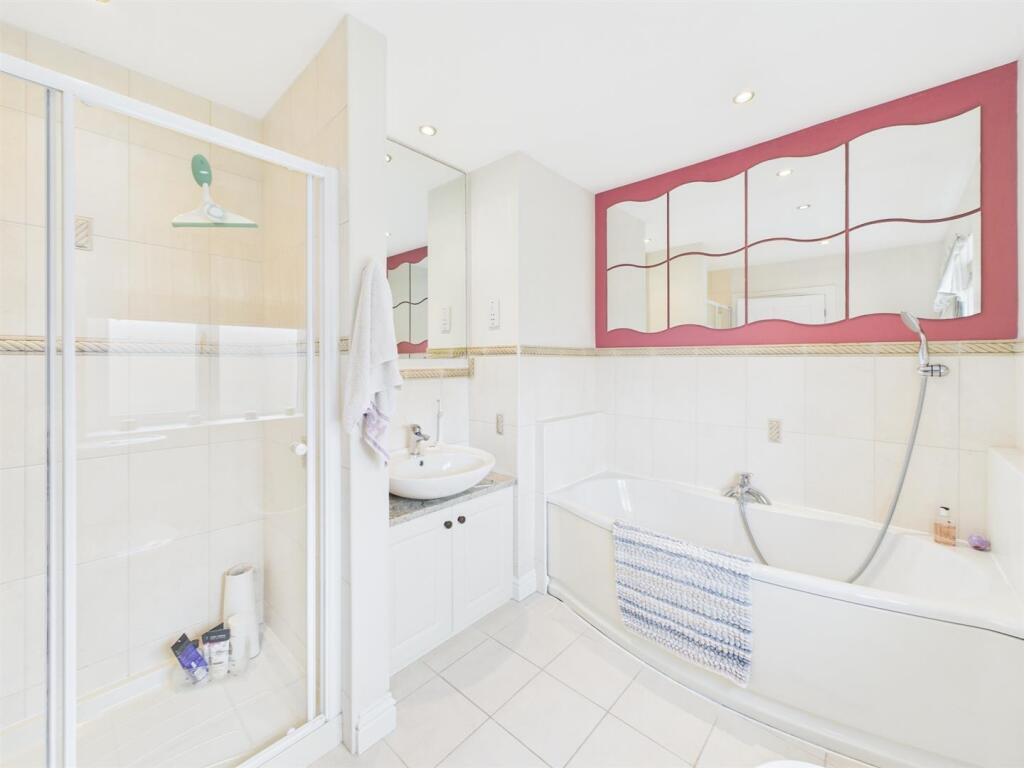 En-Suite Bathroom