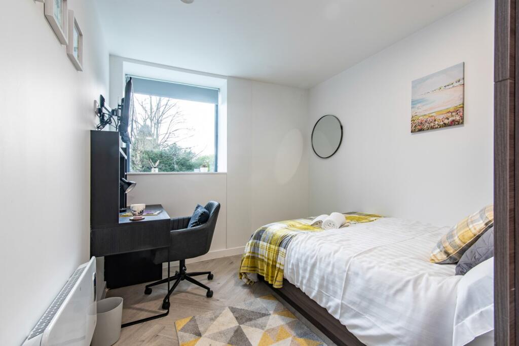 Student Digs - Broad