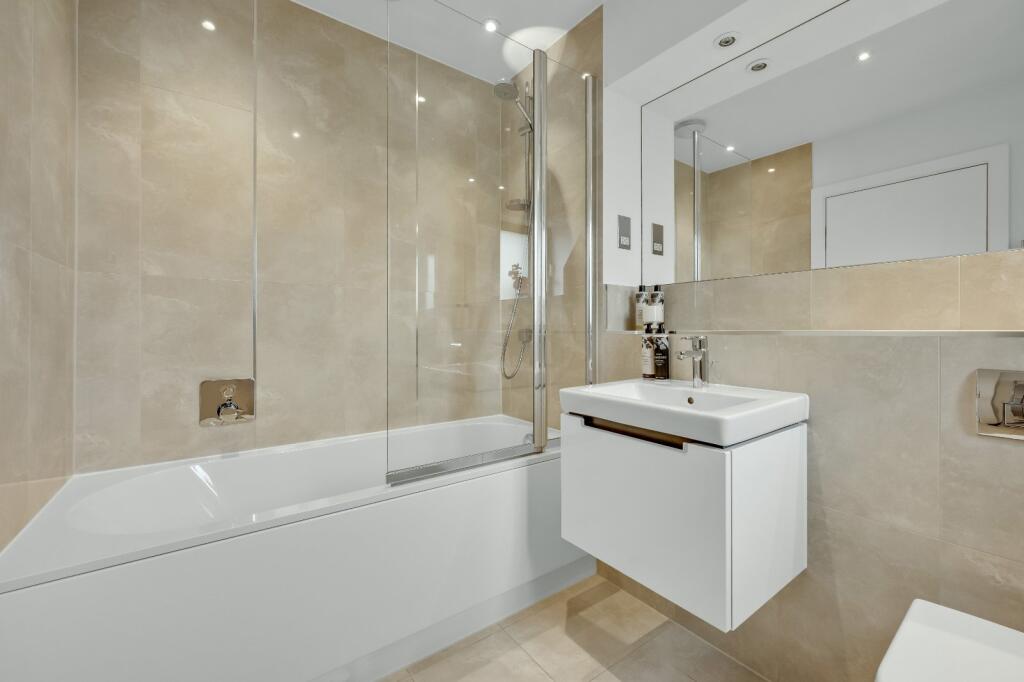 Bedroom Two En Suite