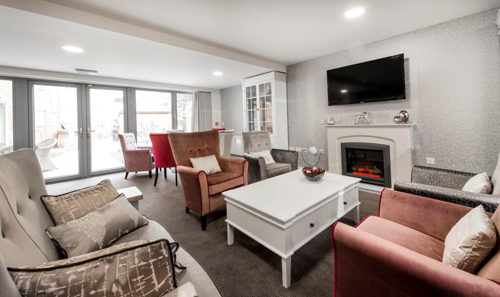 Homeowners Lounge 3.jpg