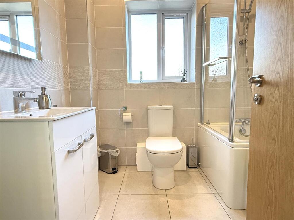 BATHROOM/WC