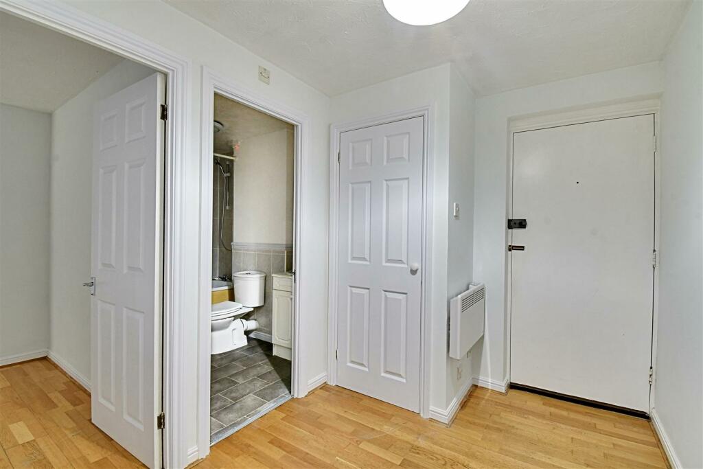 Hallway 2.jpg