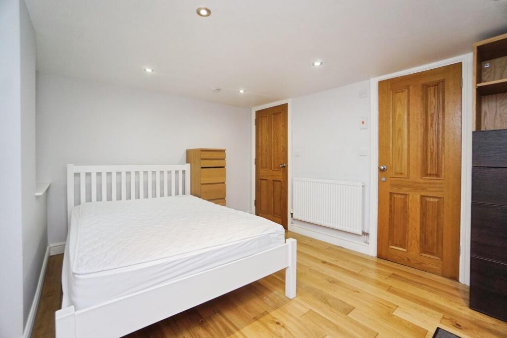 BEDROOM BASEMENT