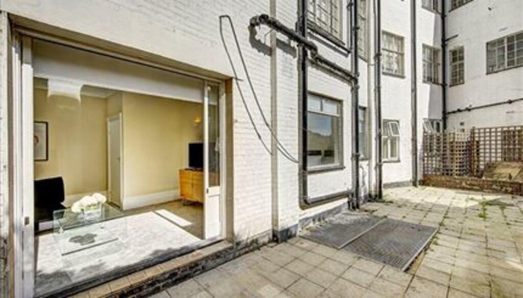 ss_p1065_63627606...