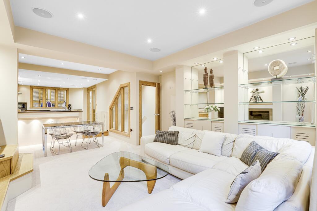 32 CASTLE B HARRY HIGH RES (28)