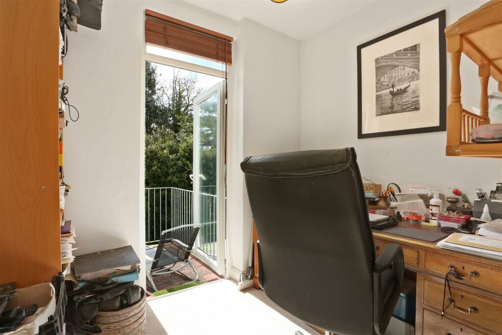 1240037290 -  24.jpg