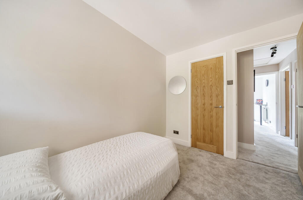 1333511-12-688b71...