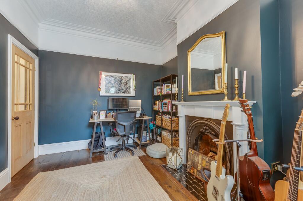 KITCHEN, DINING ROOM AND LOUNGE