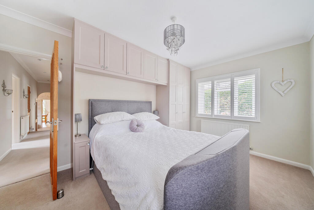 1370642-28-68fa1f...