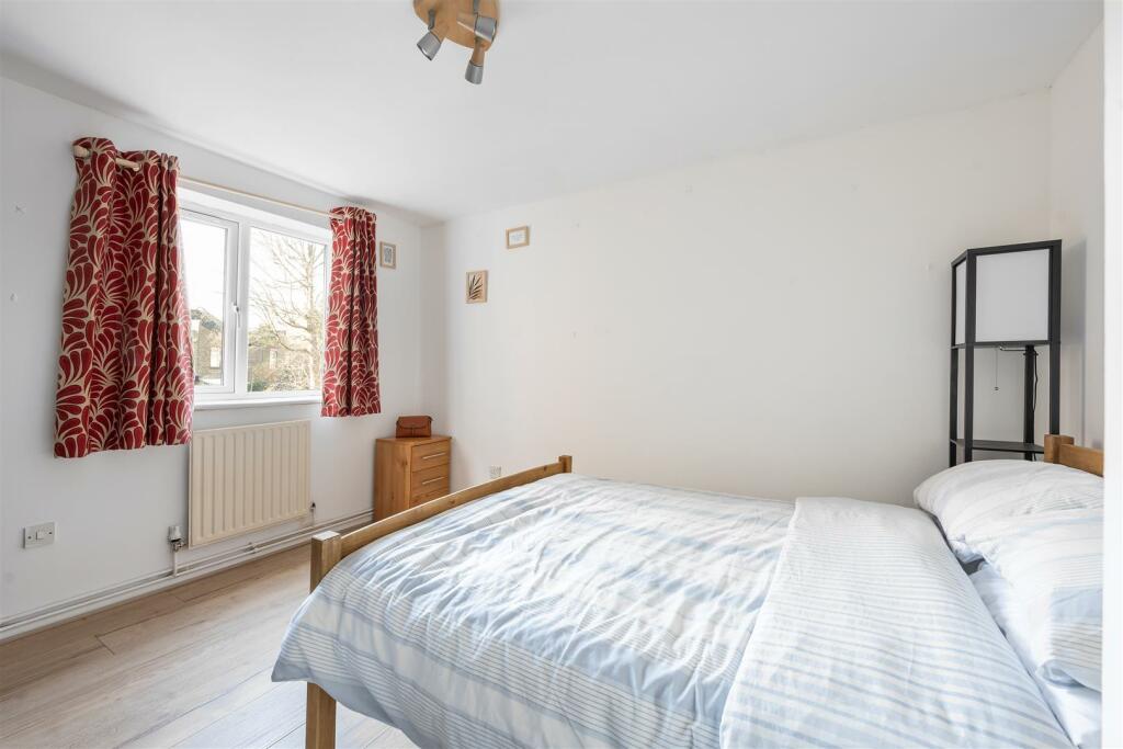 Greenacre Gardens, E17