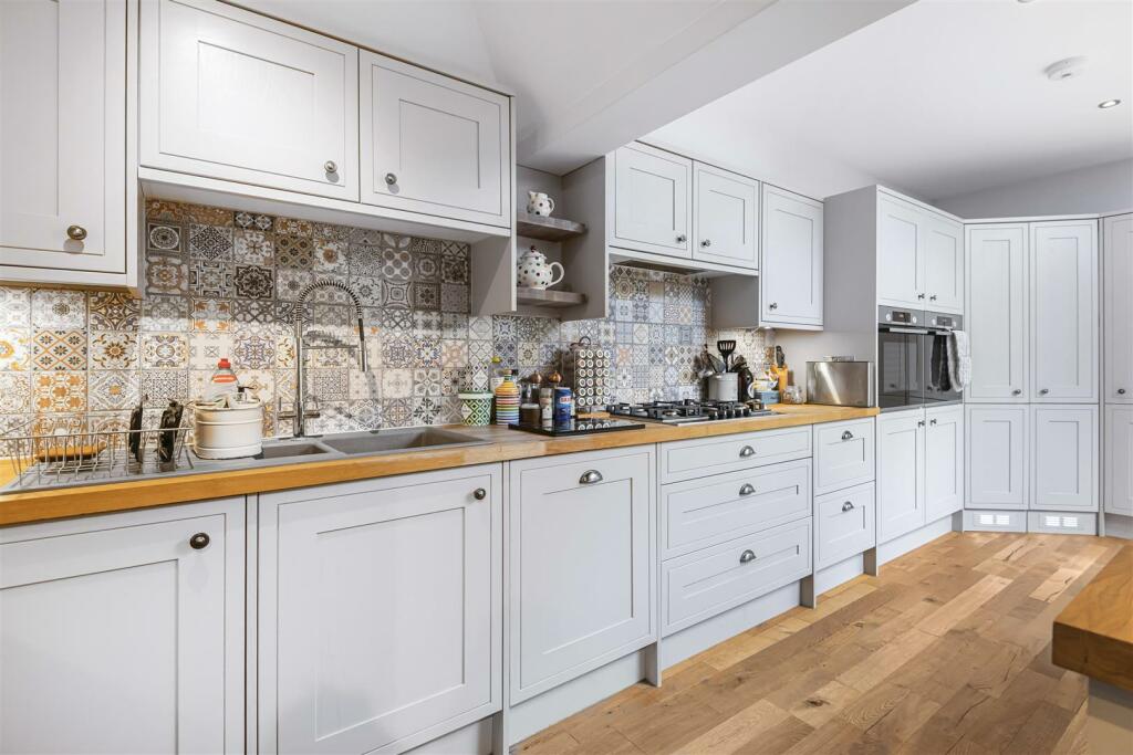 LUXURY FITTED KITCHEN/DINER : PIC 3