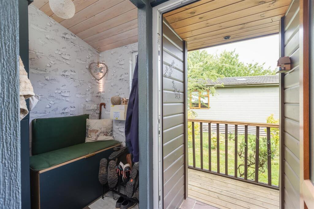 Bulmer Farm Lodges 5 Hallway-1.jpg