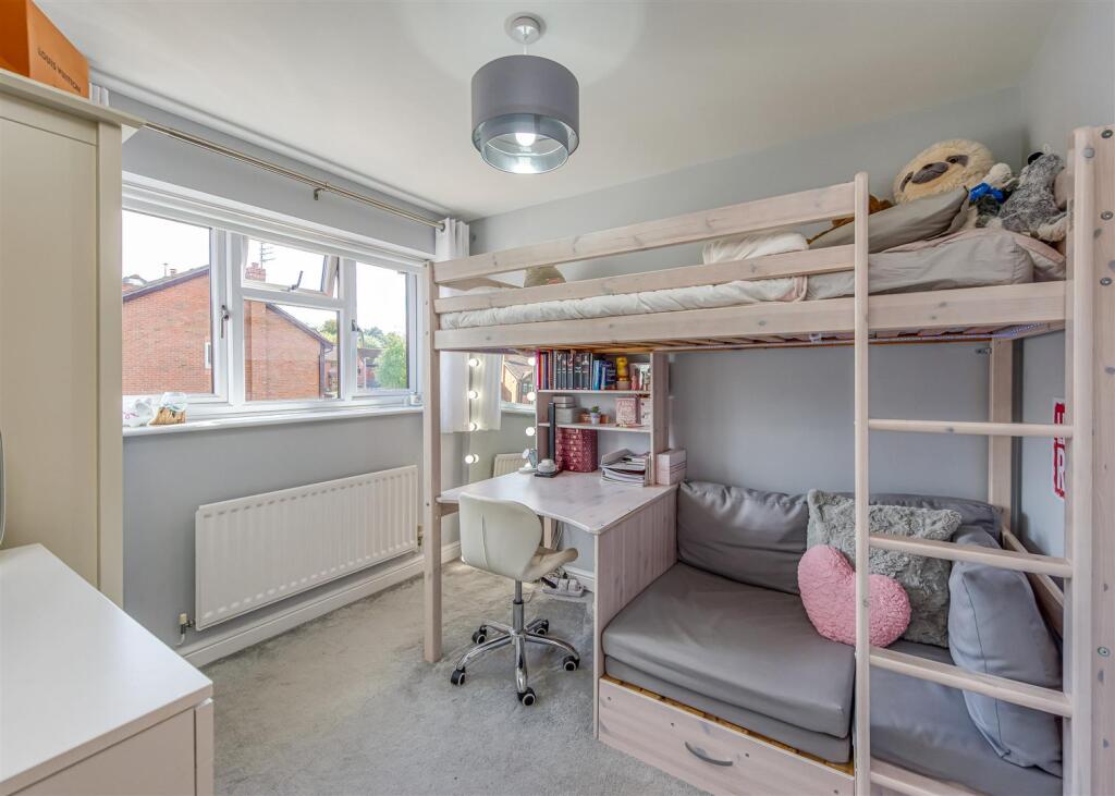 49 Penleigh Gardens-Bedroom 2.jpg