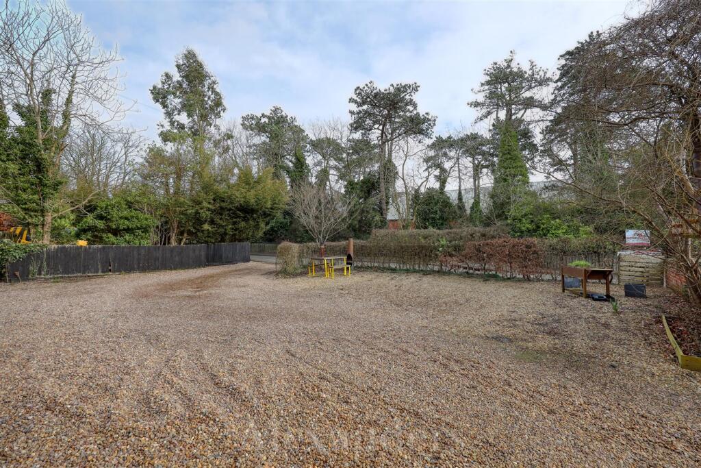 3 Pinfold Court-04.jpg