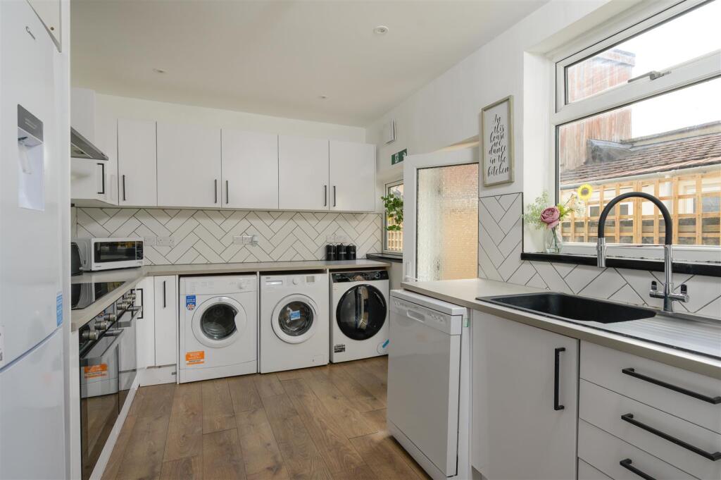 147 Avonvale Road-11.jpg