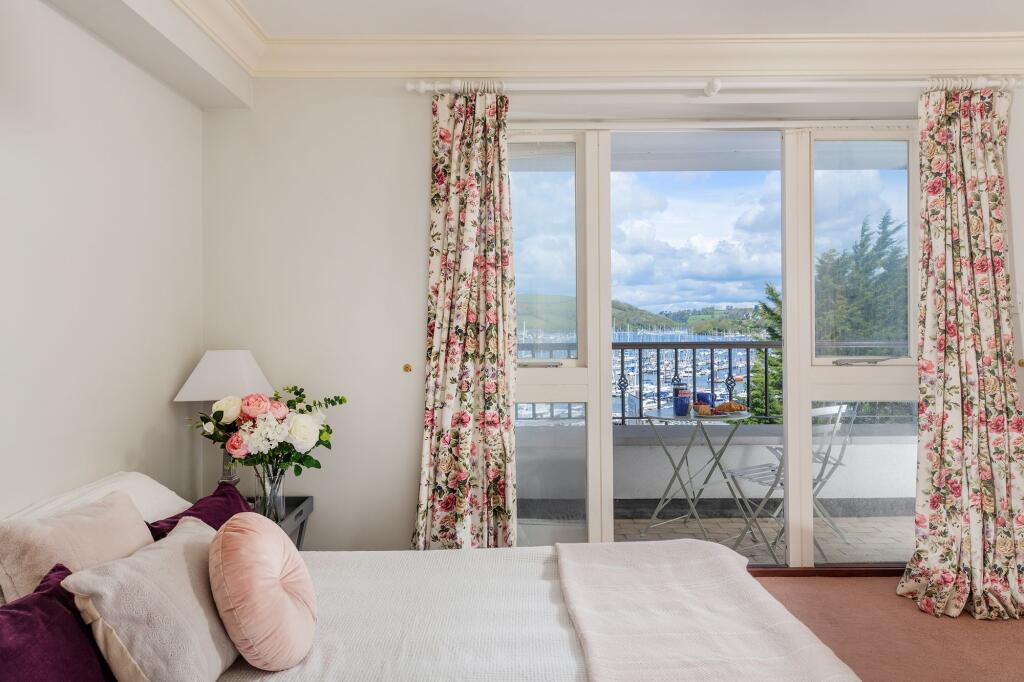 Principal Bedroom 1 Marina View_Kingswear