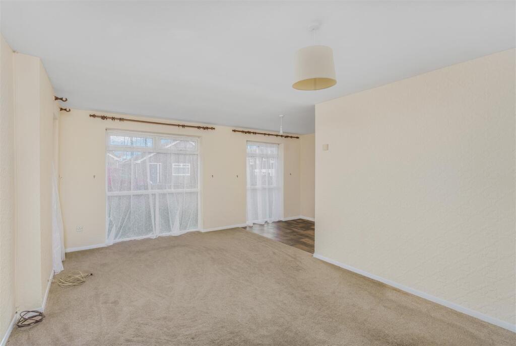 4 Hereford Way, Banbury-4.jpg