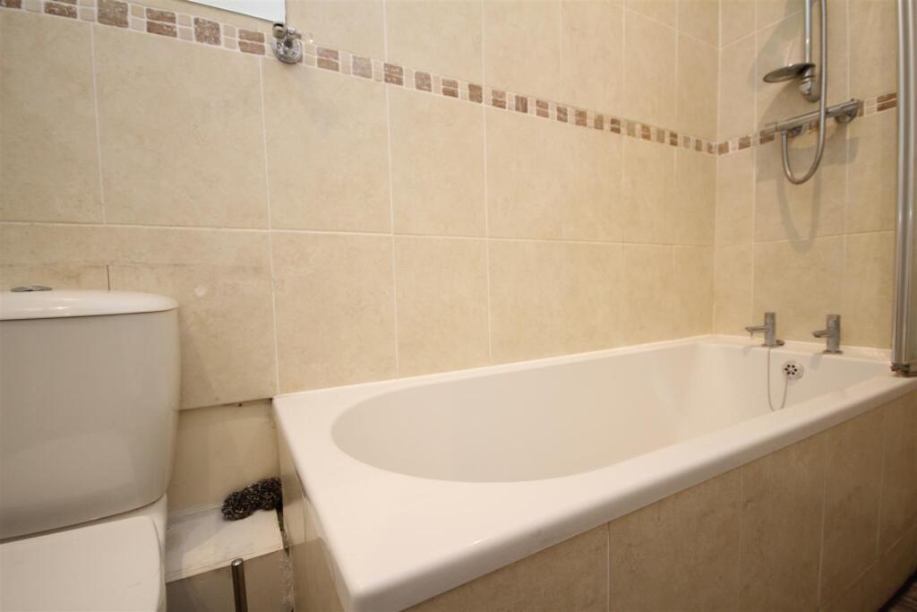 bathroomn.jpg