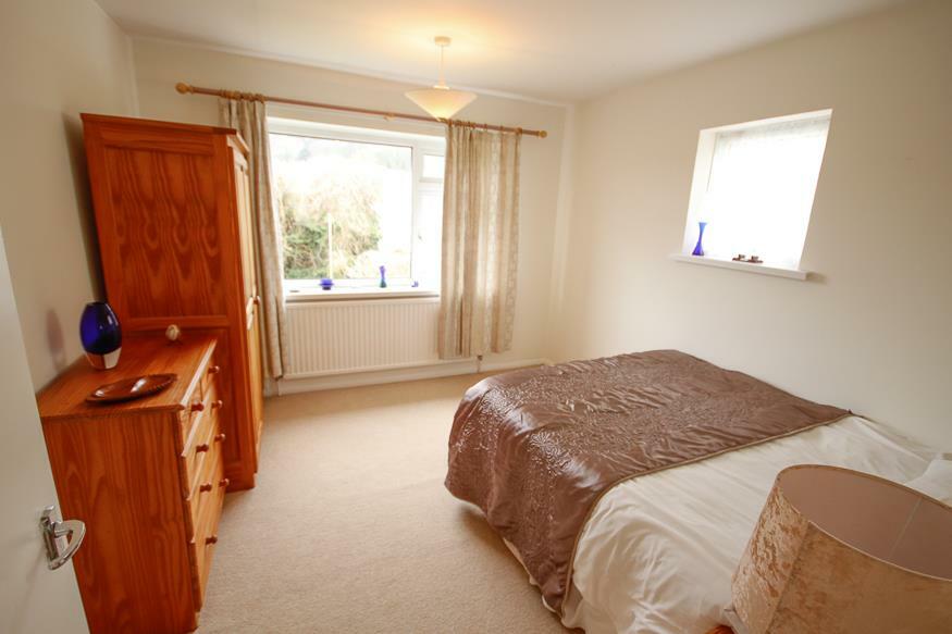 REAR DOUBLE BEDROOM 2