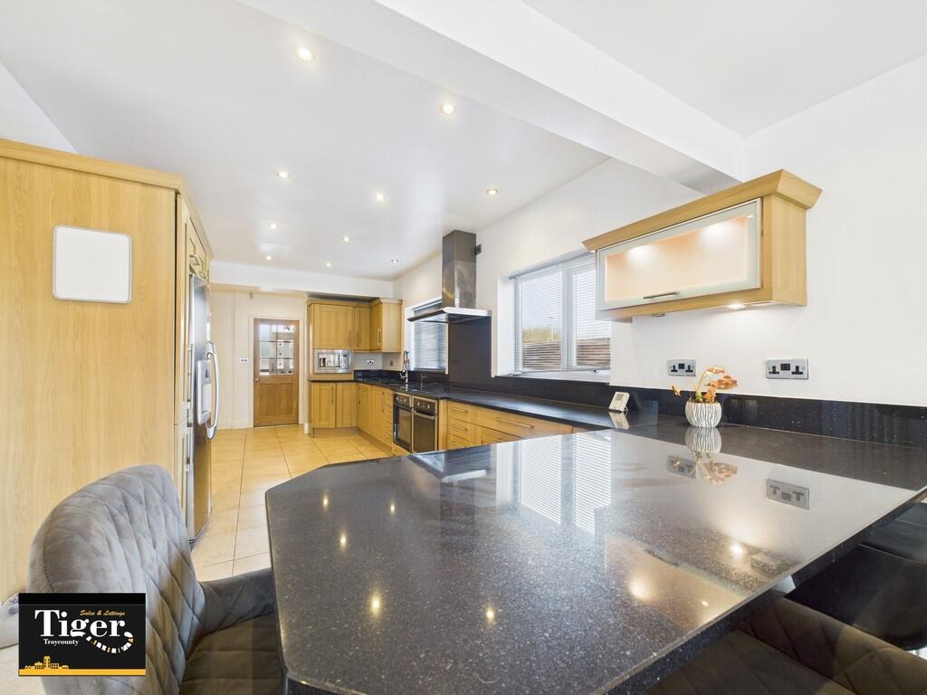 CAM02176G0-PR0509...