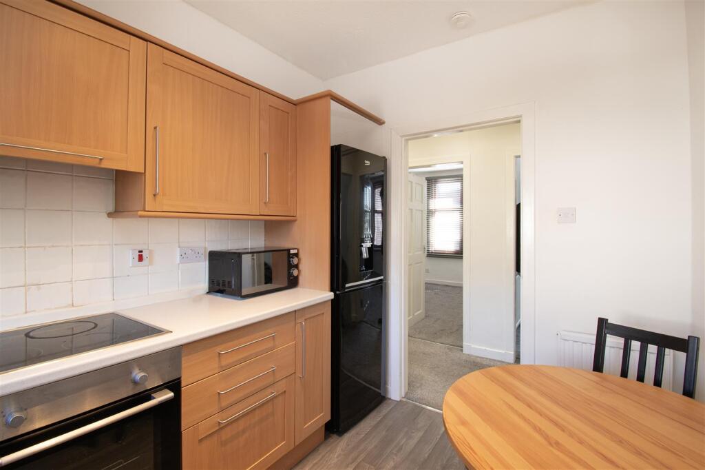 kitchen (2).jpg