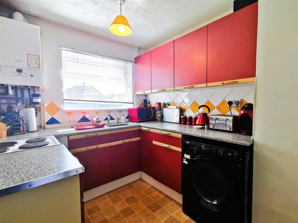 kitchen 2.jpg