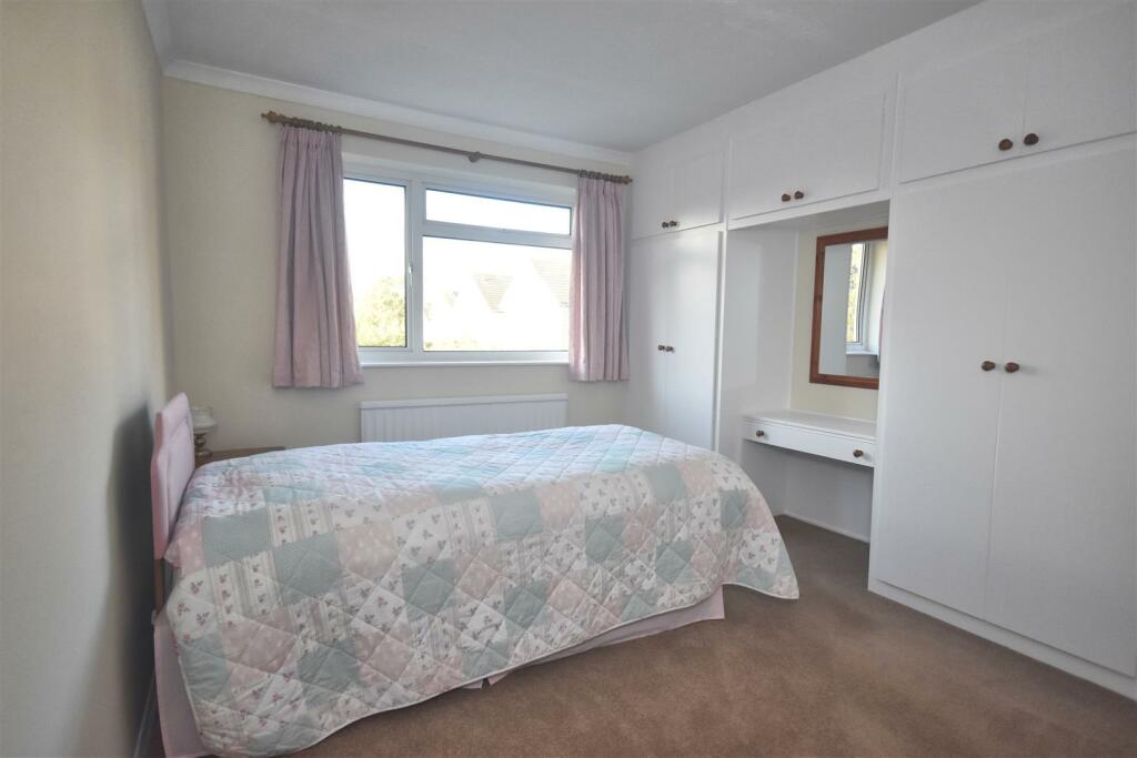 Bedroom 1.jpg