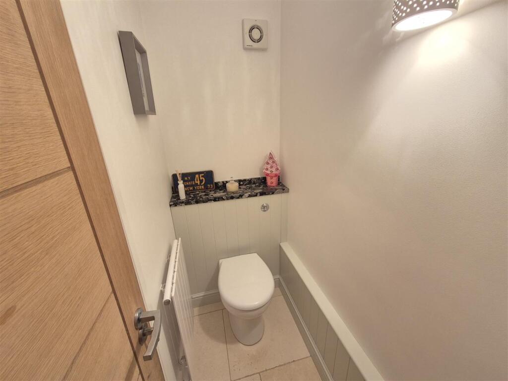 Guest Cloakroom/WC