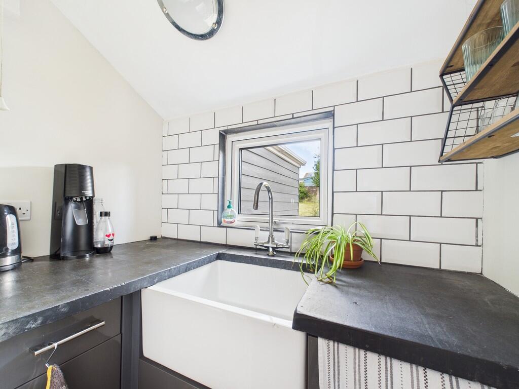 CAM02089G0-PR0561...