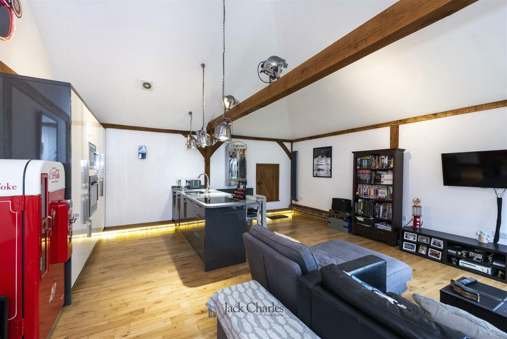 Little Bewl Farmhouse, TN3 8JL 020.jpg