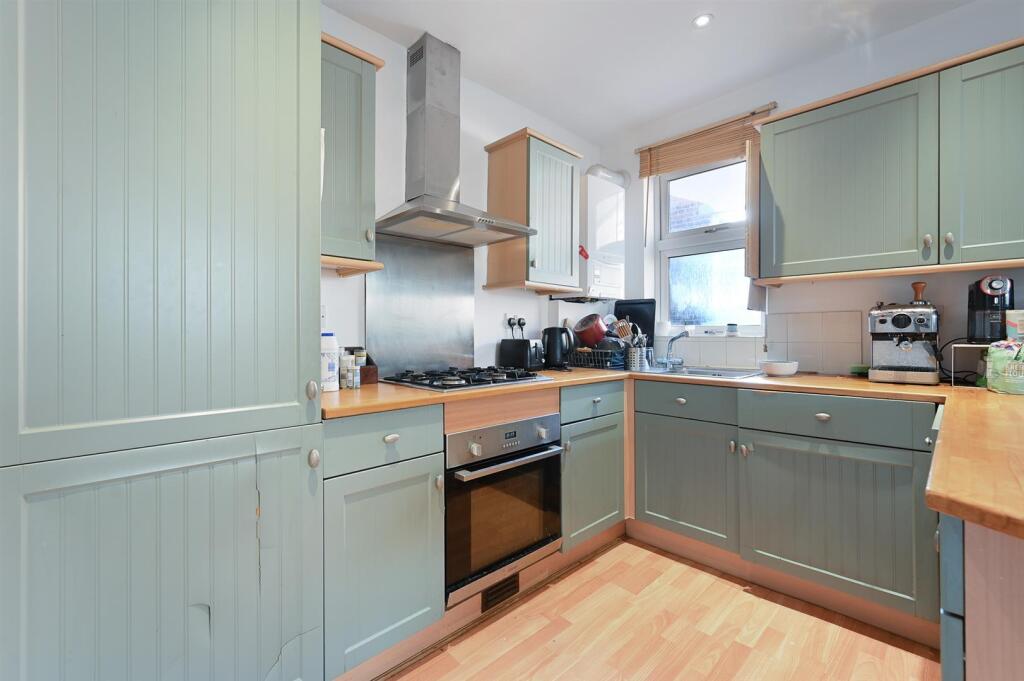 RCLR- FFF 29 minster road- kitchen 3 (1).jpg