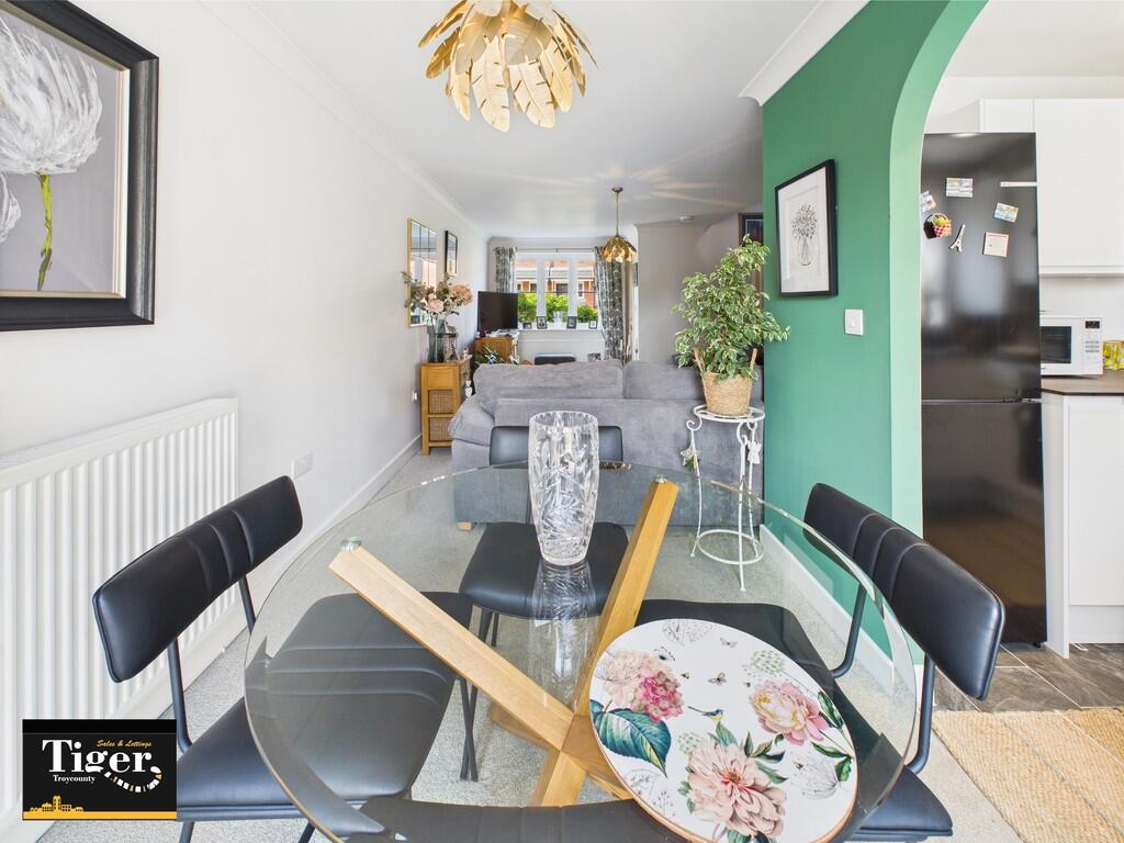 CAM02176G0-PR0589...