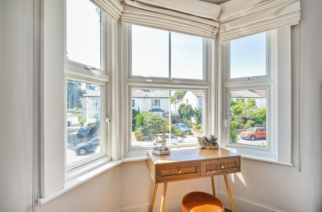 1294609-24-682738...