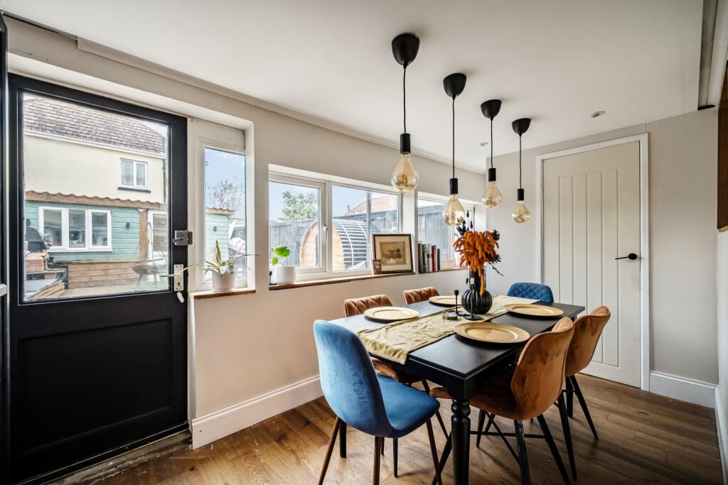 1369808-8-6908b95830428