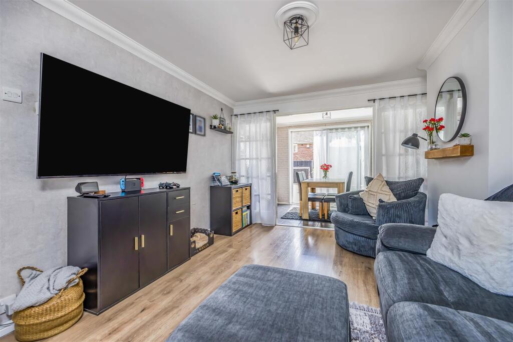 33 Billy Lawn Avenue, Havant-Small-PorticoMarketin