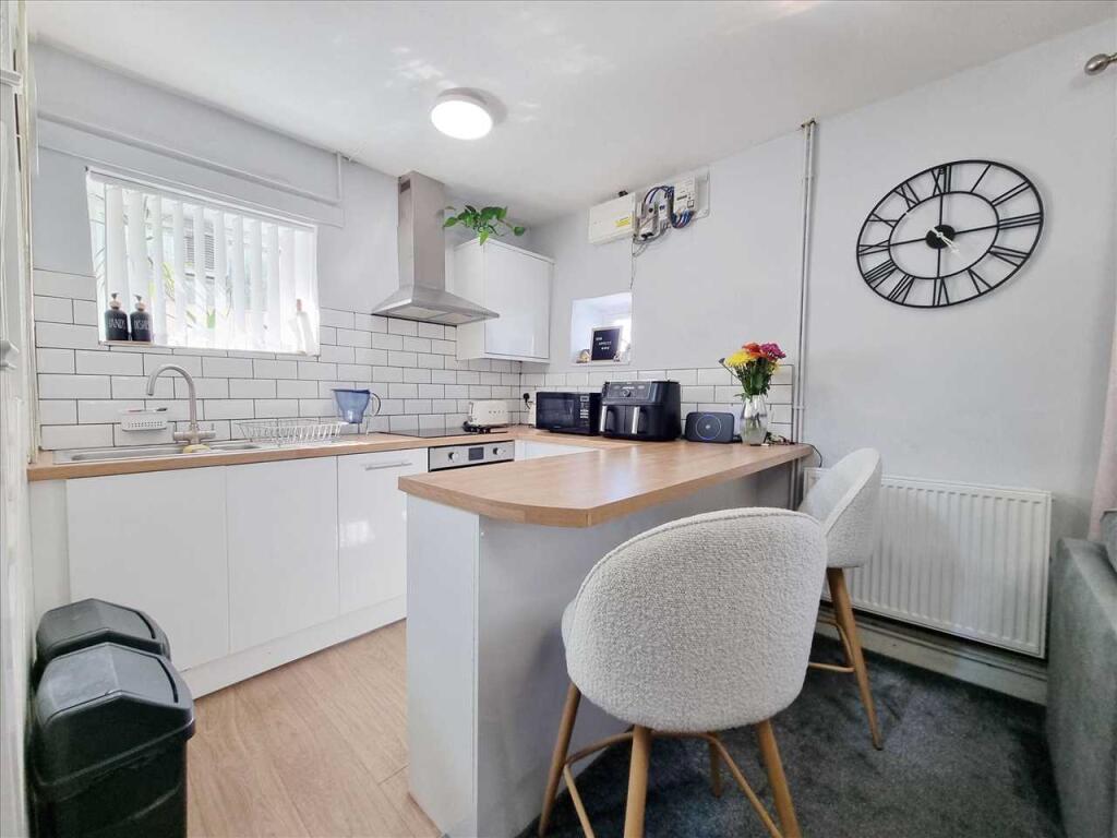 Kitchen Area: